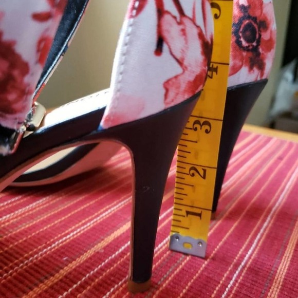 Antonio Melani heels size 9 1/2 Blue and Red Flowers Straps W/ Buckle - Picture 11 of 12